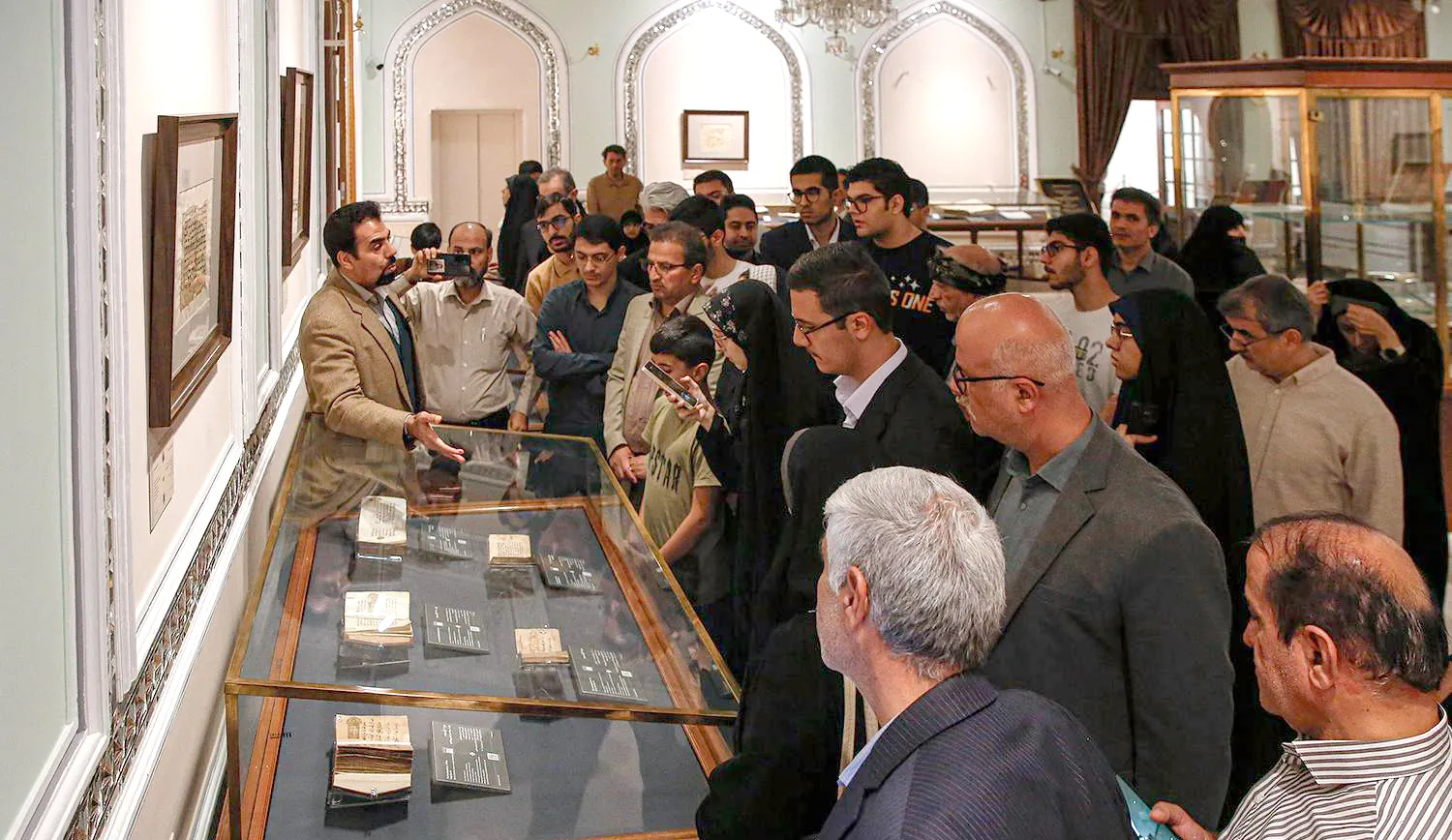 از زیارت دسته جمعی امام رضا (ع) و رهبر شهید تا بازدید از اماکن فرهنگی و پروژه‌های عمرانی