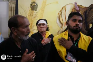 عزاداری زائرین غیر ایرانی در حرم مطهر رضوی