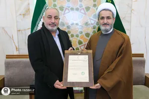 اهدا مصحف شریف منسوب به علی بن هلال به حرم مطهر رضوی