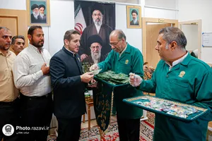 بازدید خادمیاران یگان صیانت حرم مطهر رضوی از شمیم رضوان و نمایشگاه رواق خدمت