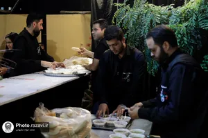 بازدید قائم مقام تولیت آستان قدس رضوی از خدمت&zwnj;رسانی مواکب اطراف حرم