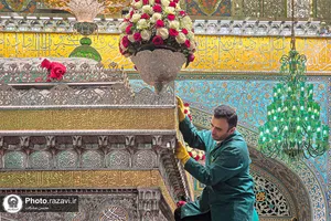 تنظیف ضریح مطهر امام رضا علیه&zwnj;السلام