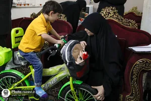 دیدار تولیت آستان قدس رضوی با دو خانواده فرزند پذیر مشهدی