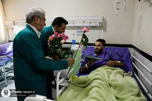 حضور خدام حرم مطهر رضوی در بیمارستان شمس&zwnj;الشموس