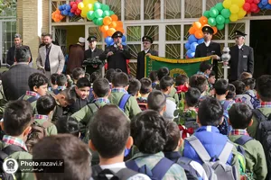 حضور دربانان حرم مطهر رضوی در مراسم آغاز سال تحصیلی مدارس بعثت