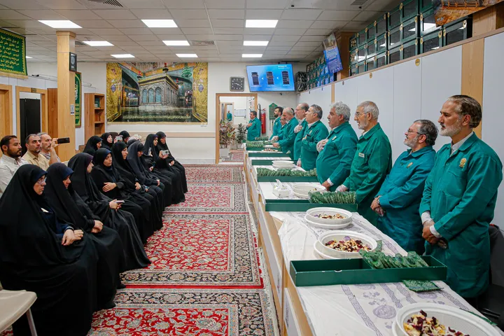 بازدید خادمیاران یگان صیانت حرم مطهر رضوی از شمیم رضوان و نمایشگاه رواق خدمت