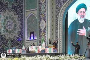 وداع با پیکر رئیس&zwnj;جمهور شهید و همراهان در مشهدالرضا&zwnj;&zwnj;علیه السلام -1