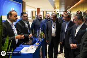 بازدید وزیر امور خارجه از نمایشگاه شرکت&zwnj;های دانش بنیان