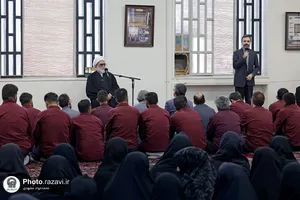 بازدید تولیت آستان قدس رضوی از روند بافت فرش&zwnj;های رواق امیرالمؤمنین علیه&zwnj;السلام
