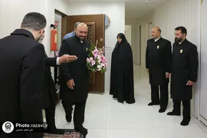 دیدار خدام حرم مطهر رضوی با خانواده شهید محرابی