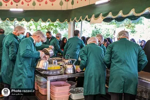 پذیرایی از زائران بارگاه منور رضوی در چایخانه حضرت