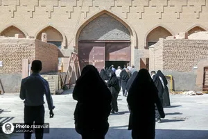 بازدید کارکنان آستان قدس رضوی از شرکت فرش و آرایه&zwnj;های رضوی