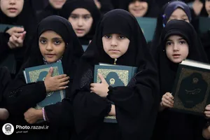 تجمع دانش آموزان دختر حافظ در حمایت از قرآن در حرم مطهر رضوی