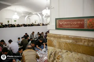 سفره اکرام ماه مبارک رمضان در حرم مطهر رضوی