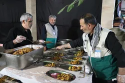 میزبانی موکب امام رضا (ع) اراک با ۷ هزار وعده‌غذایی از زائران در مشهد+ تصاویر