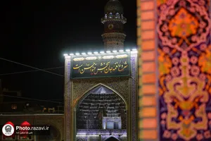 حرم مطهر رضوی در شام شهادت امام رضا علیه&zwnj;السلام