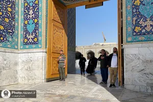 حرم امام هشتم؛ ساعت هشت