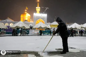 آماده&zwnj;باش خادمان حرم مطهر رضوی همزمان با برودت هوا در مشهد