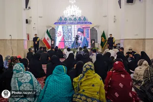 ترجمه همزمان سخنرانی رهبر معظم انقلاب در حرم مطهر رضوی