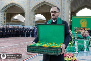 آیین تعویض پرچم حرم امام رضا علیه&zwnj;السلام در آستانه ماه ربیع الاول