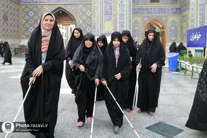 تشرف جمعی از نابینایان به حرم مطهر رضوی