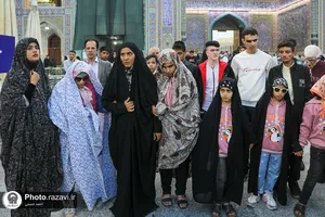 تشرف جمعی از نابینایان به حرم مطهر رضوی