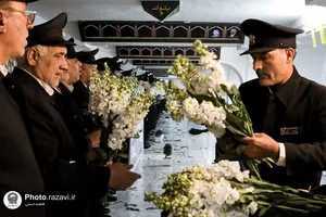 غباروبی مزار شهدای حرم مطهر رضوی