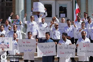 تجمع کادر بهداشت و درمان در اعتراض به وضعیت بحرانی انسانی در غزه