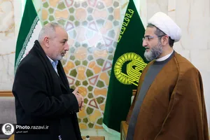اهدا مصحف شریف منسوب به علی بن هلال به حرم مطهر رضوی