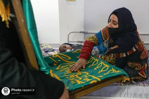 حضور خدام حرم مطهر رضوی در بیمارستان اکبر