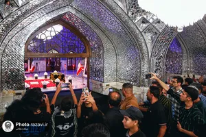حضور مردم عزادار بر مزار مطهر رهبر شهید انقلاب اسلامی-2