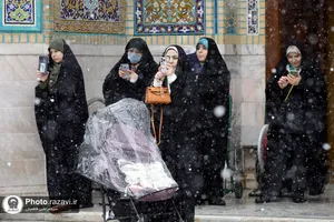 بارش برف در حرم مطهر رضوی