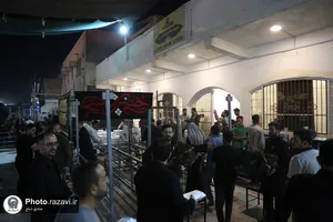زائران حرم امامین عسکریین مهمان سفره امام رضا علیه&zwnj;السلام