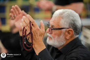 مناجات خوانی سحر&zwnj;گاهی حاج محمود کریمی در حرم مطهر رضوی