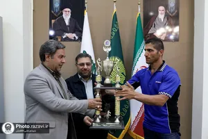 اهدای مدال برنز مسابقات جهانی کیوکوشین ۲۰۱۵ روسیه به موزه آستان قدس
