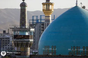 آیین تعویض پرچم گنبد منور رضوی در آستانه ماه محرم