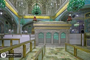 غبارروبی ضریح مطهر حضرت رضا(ع) در آستانه میلاد پیامبر اکرم(ص)