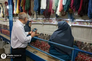 بازدید کارکنان آستان قدس رضوی از شرکت فرش و آرایه&zwnj;های رضوی