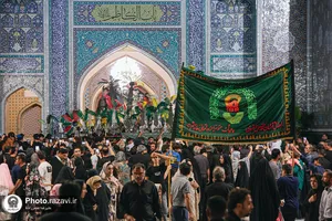 آیین علم&zwnj;گردانی هیئت&zwnj;های مذهبی مشهد در حرم مطهر رضوی