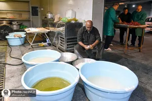 پخت غذا جهت توزیع در مراسم جاماندگان اربعین حسینی