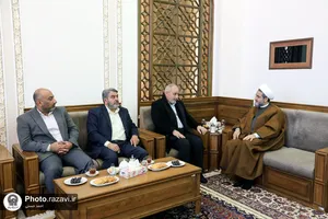 اهدا مصحف شریف منسوب به علی بن هلال به حرم مطهر رضوی
