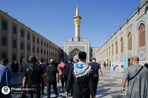 تشرف زائران قزاقستانی به حرم مطهر رضوی