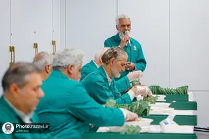 بازدید خادمیاران یگان صیانت حرم مطهر رضوی از شمیم رضوان و نمایشگاه رواق خدمت