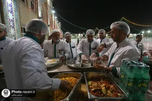 پذیرای از زوار بارگاه منور رضوی در صحن امام حسن مجتبی(علیه&zwnj;السلام)