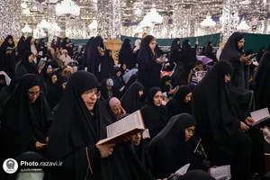 قرائت دعای عرفه ویژه زائران غیر ایرانی در حرم مطهر رضوی