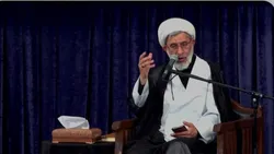 هم زمان با شام اربعین حسینی، زائران حرم مطهر رضوی با حضور در رواق امام خمینی (ره)، به عزاداری و سوگواری پرداختند.