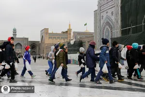 اهدا بسته&zwnj;های متبرک به دانش&zwnj;آموزان حاشیه شهر