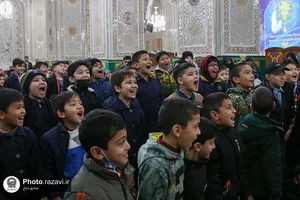 گردهمایی پسران و پدران غیر ایرانی در حرم مطهر رضوی