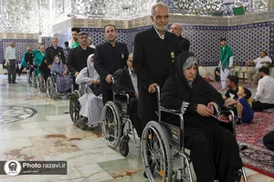 تشرف سالمندان و بیماران با صندلی چرخدار به روضه منوره رضوی