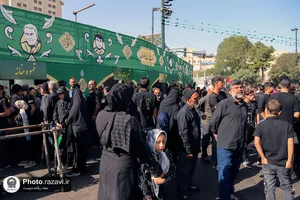 موکب خدمت رسانی جوانان رضوی در خیابان امام رضا علیه&zwnj;السلام